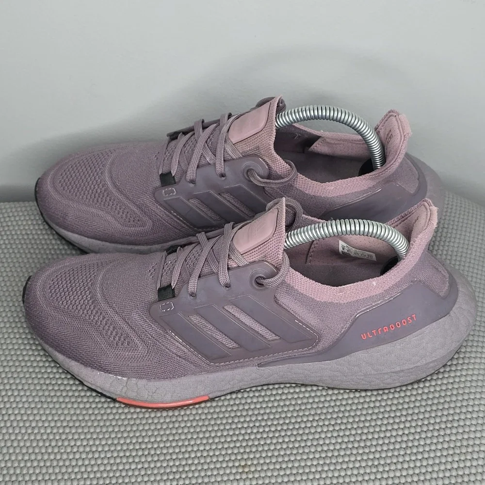 Adidas Women's Ultra Boost 22 / Mauve Purple/‎ GX5586 Lace Up / Womens Size 8